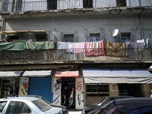 2053 Bd Oudinot  en bas des immeubles des magasins et en haut les appartements sont vide